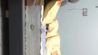 短发嫩妹子穿着白色吊带 露奶诱惑 手指揉豆豆 自慰器自慰呻吟