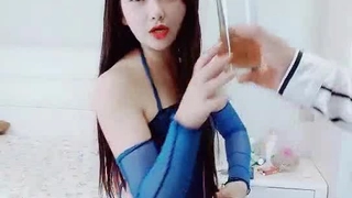 小马丶寻花深夜约个良家少妇，中场休息再喝点酒，第二场全