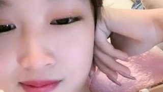 口交女王接受粗暴的阴茎并喜欢它