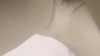 这绝对是一个为爱爱而生的女人 奶子大逼水多 还够风骚 性格开朗 最近又开始SM调教之路