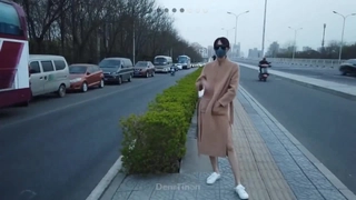 想要的贵妇娇妻，全程露脸妩媚风骚诱人直播大秀，听狼友指挥漏出骚奶子揉捏，掰开骚穴看特写，逼逼水嫩丝滑