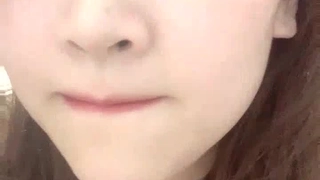大白天俯视角度无套操逼，大汗淋淋，镜头前深喉吃大黑屌，熟女活就是好