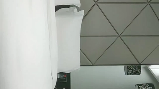 颜值很高的极品女神全程露脸大秀诱惑，样子好骚掰开逼逼给狼友看特写，道具抽插高潮迭起，淫水多多呻吟可射第01集
