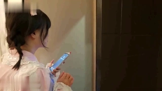 热辣的金发和棕发女郎在热辣的性爱场景中合集
