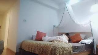 操死！大一学生妹嫩的出水穿jk被操的叫baba，
