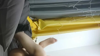 热莉莉戏弄滴巨大的奶油猫，直到高潮