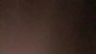 重磅福利-小鲜肉男主播酒店直播时网友要求他当着老婆面操双胞胎小姨子,为了刷礼物和老婆一起把小姨子操了!